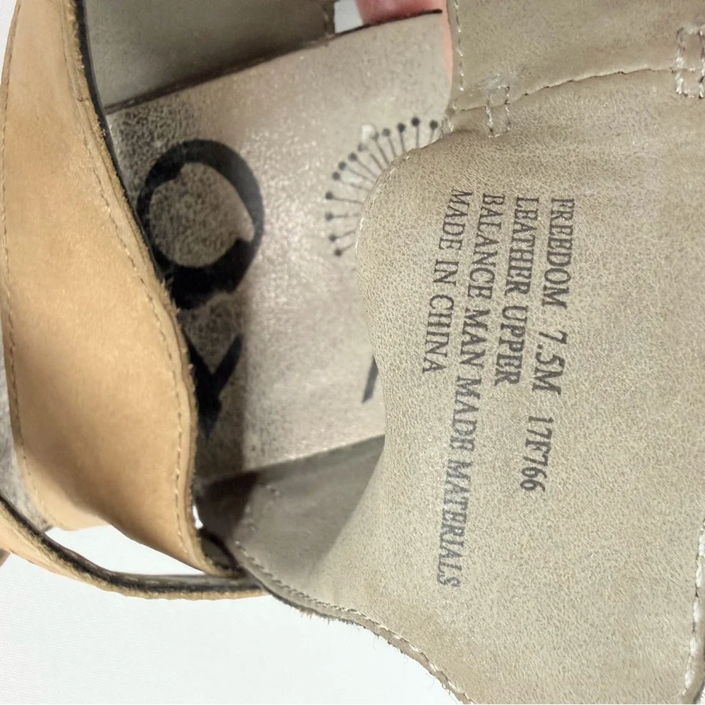OTBT Women’s size 7.5 Taupe Freedom Wedge Strappy Sandal